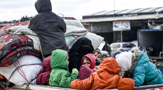 İdlib'den Türkiye sınırına göç devam ediyor (Hükümetten acil önlem)