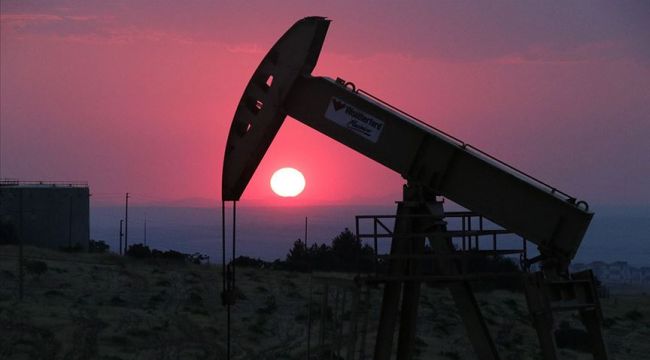 Irak'ın petrol gelirleri Nisan'da yarıya düştü