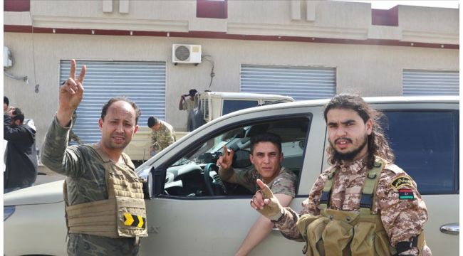 Libya'da Trablus'a karşı isyan cephesinde bölünme işaretleri