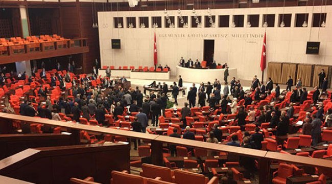 Meclis’te tansiyon yükseldi! CHP ve MHP milletvekilleri arasında tartışma