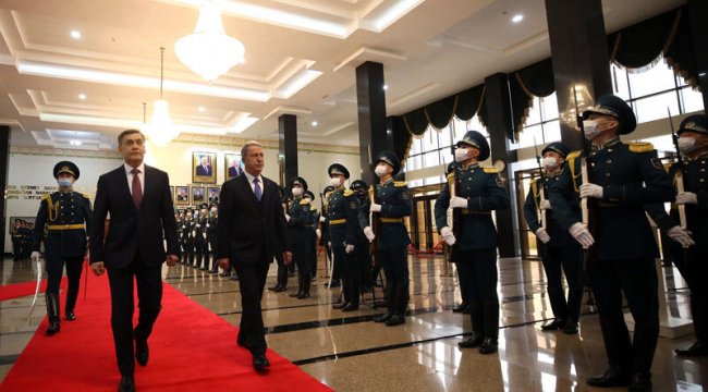 Milli Savunma Bakanı Akar, Kazakistan'da