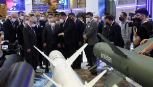 Bakan Varank 15'inci Savunma Sanayi Fuarı'nı ziyaret etti
