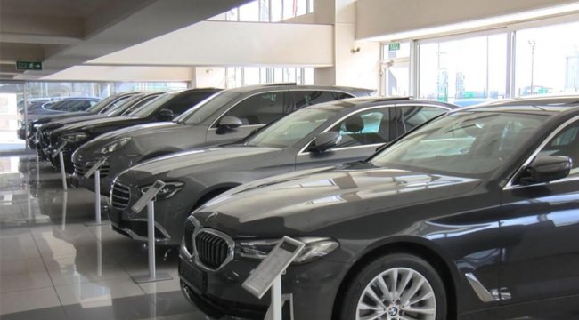 Galericilerin telaşı başladı! Ellerindeki sıfır otomobilleri satıyorlar