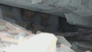 Diyarbakır'da enkaz altında kalanlar kurtarılıyor... 'Ses geliyor mu?'