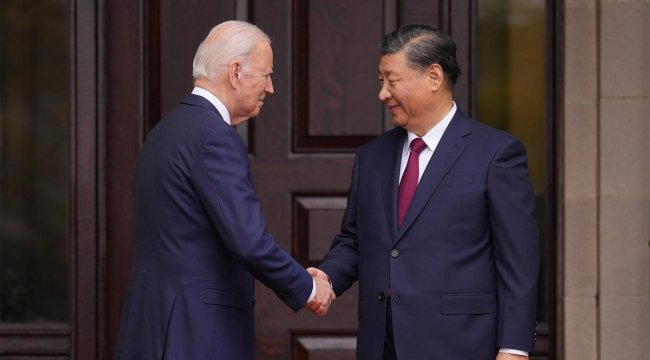 Biden ve Xi 1 yıl sonra ilk kez yüz yüze görüştü
