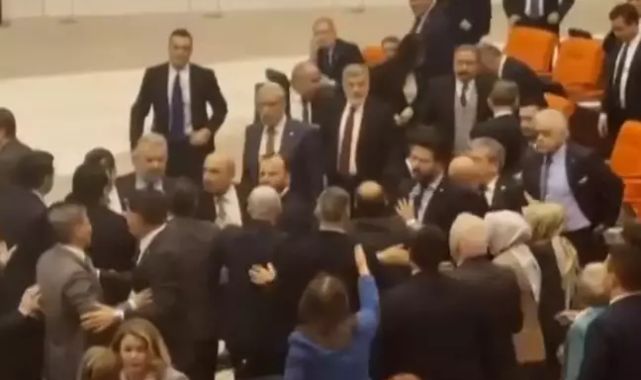 TBMM'de İmamoğlu gerginliği! CHP'li vekil şişe fırlattı