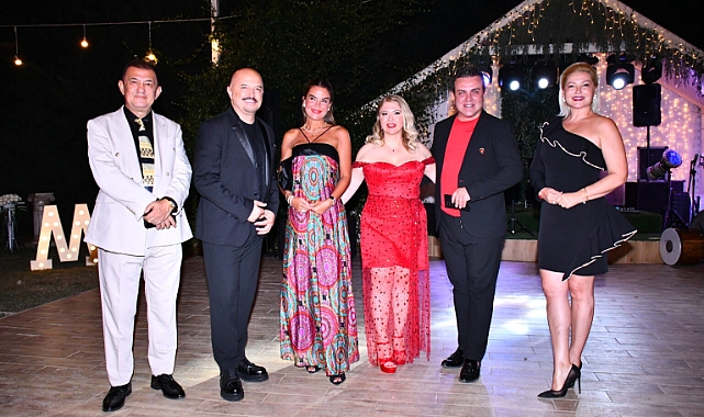 Ünlü isimleri buluşturan gece !!