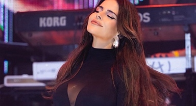 Simge Yeni Albümünü Görkemli Bir Partiyle Tanıtıyor!